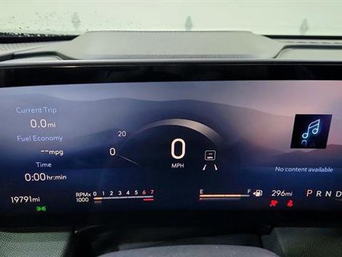 Used 2025 Buick Enclave Preferred image 14