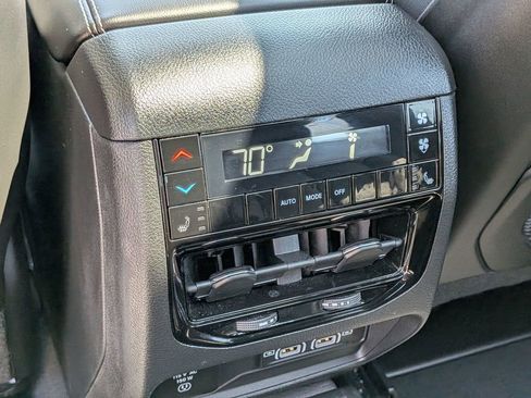 Used 2025 Jeep Grand Cherokee L Limited w/ Luxury Tech Group II image 26