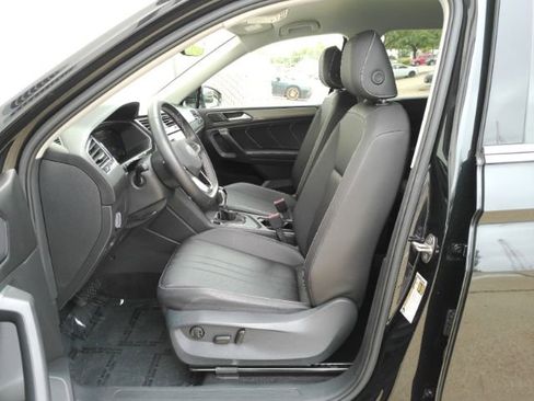 Used 2023 Volkswagen Tiguan SE FWD image 17