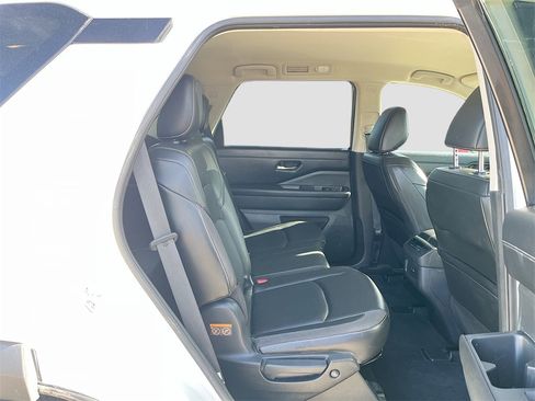 Used 2023 Nissan Pathfinder SL image 29