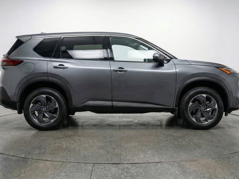 Used 2025 Nissan Rogue SV image 11
