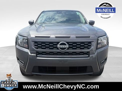 Used 2025 Nissan Frontier SV w/ SV Convenience Package AWD/4WD image 2