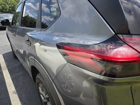 Used 2023 Nissan Rogue S AWD/4WD image 8