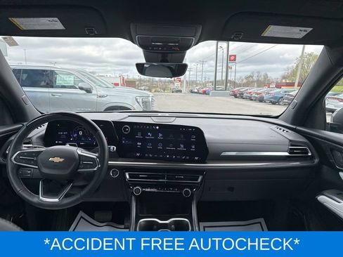 Used 2024 Chevrolet Traverse RS FWD image 2