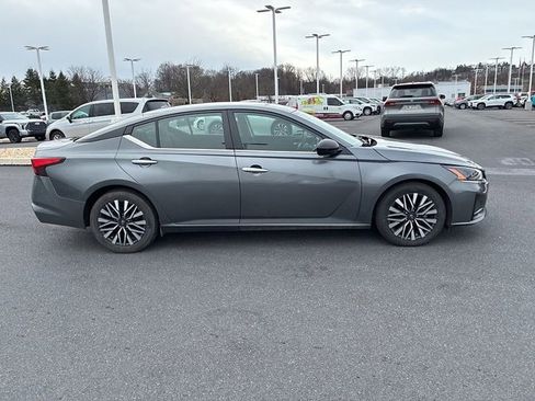 Used 2024 Nissan Altima 2.5 SV image 5