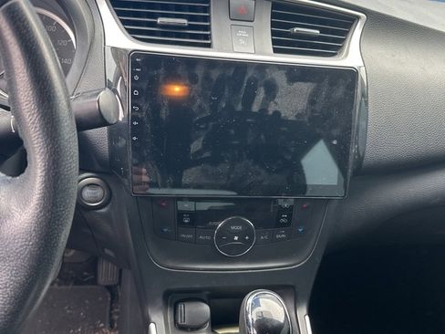 Used 2019 Nissan Sentra SV image 8