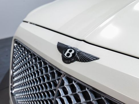 Used 2017 Bentley Bentayga AWD/4WD image 65