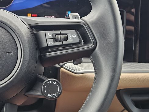 Certified 2026 Porsche Cayenne AWD/4WD image 27