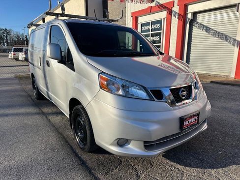 Used 2017 Nissan NV200 SV w/ Technology Package image 2