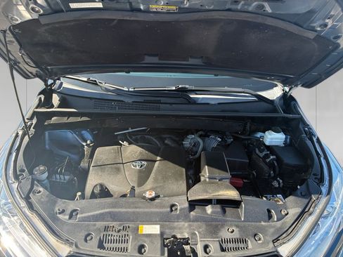Used 2019 Toyota Highlander XLE AWD/4WD image 20
