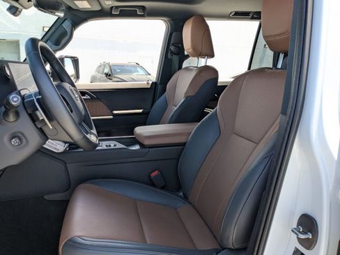 Used 2025 Lexus GX 550 w/ Cold Area Package AWD/4WD image 12