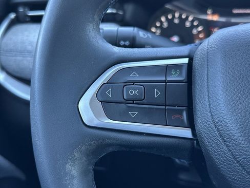 Used 2022 Jeep Compass Latitude image 12