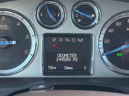 Used 2011 Cadillac Escalade ESV Premium AWD/4WD image 27