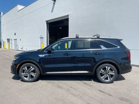 Used 2023 Kia Sorento SX Prestige w/ Panoramic Sunroof Package AWD/4WD image 2