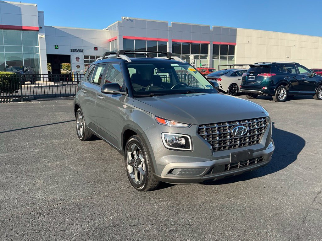 Certified 2023 Hyundai Venue Limited FWD image 3