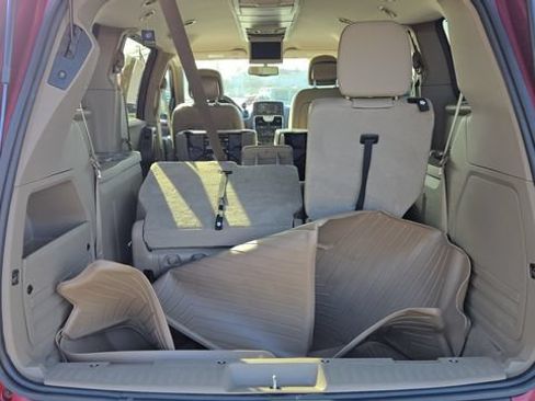 Certified 2016 Chrysler Town & Country Touring-L w/ Driver Convenience Group FWD image 20
