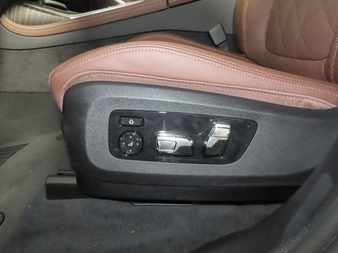 Used 2025 BMW X7 xDrive40i w/ Premium Package AWD/4WD image 16