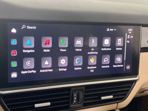 Used 2022 Porsche Cayenne AWD/4WD image 15