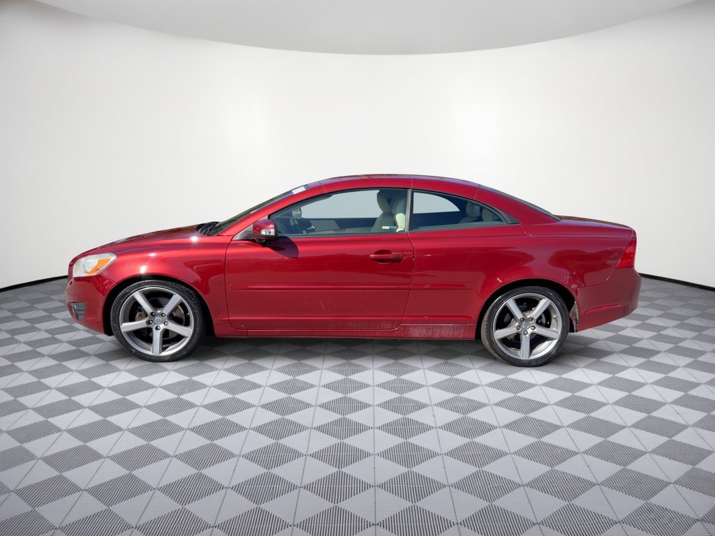Used 2011 Volvo C70 T5 w/ Multimedia Pkg FWD image 2