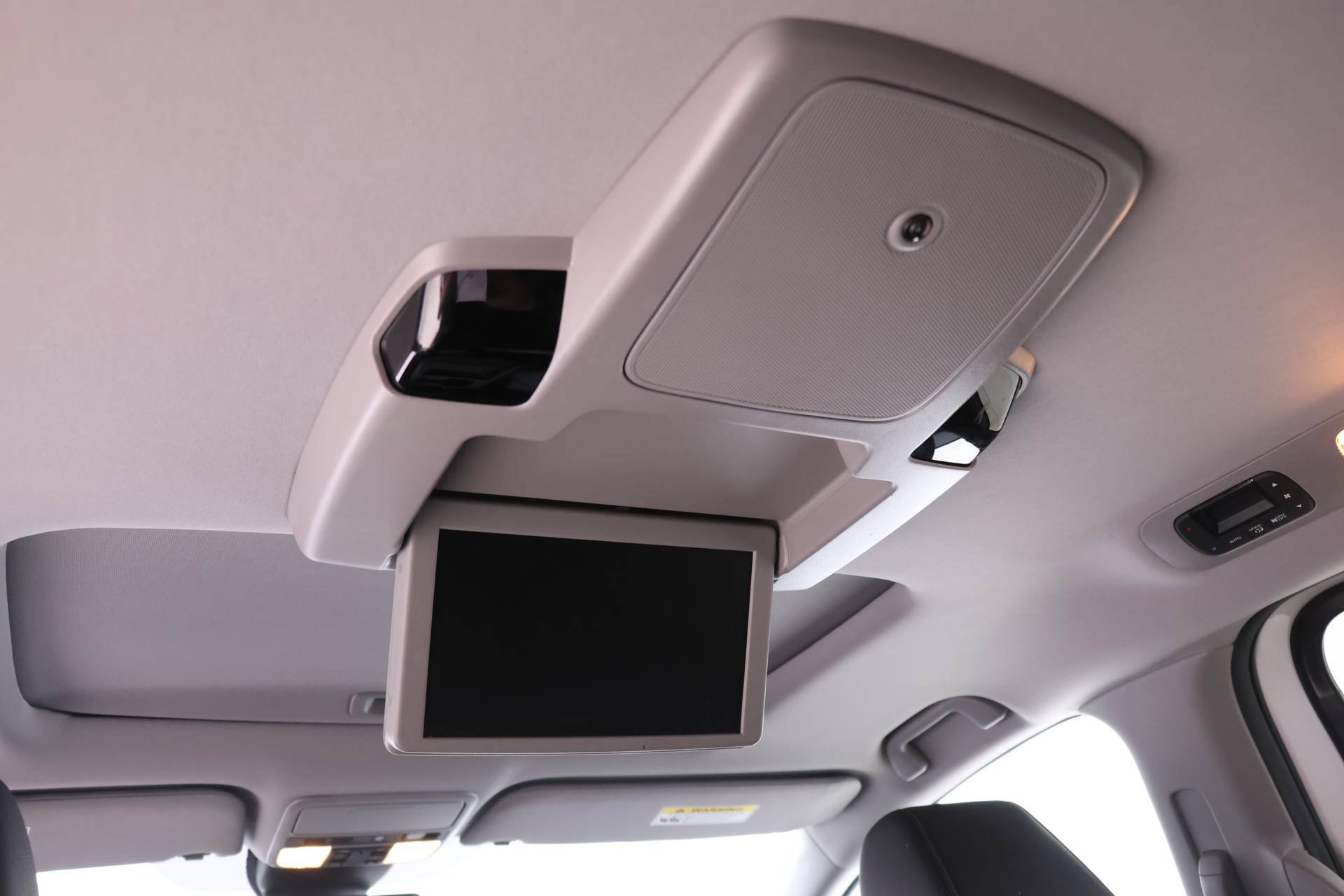 Certified 2024 Honda Odyssey Touring image 12