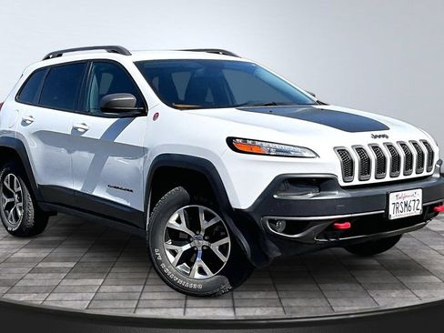 Certified 2016 Jeep Cherokee Trailhawk w/ Leather Interior Group AWD/4WD image 35