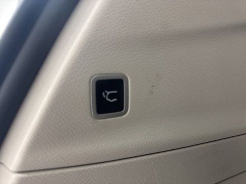 Used 2023 Chrysler Pacifica Touring-L FWD image 28