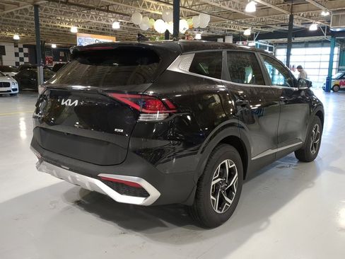 Used 2023 Kia Sportage LX image 7