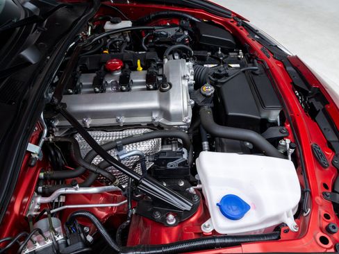 Used 2023 MAZDA MX-5 Miata Club RWD image 17