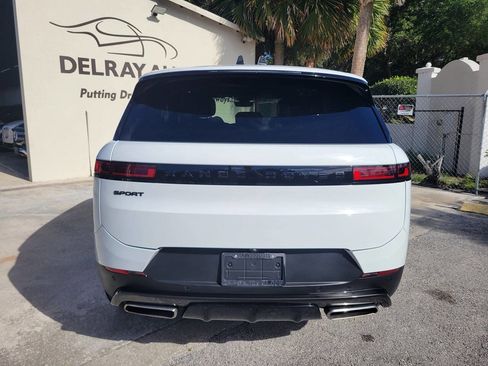 Used 2025 Land Rover Range Rover Sport SE image 6