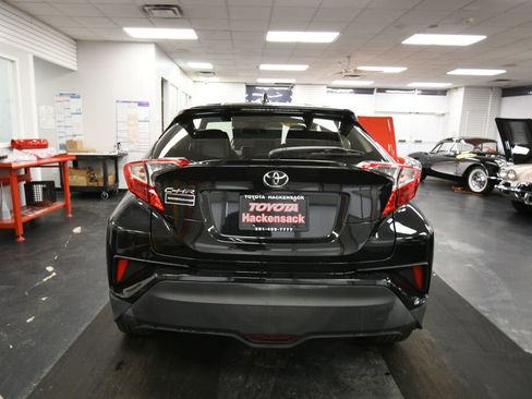Used 2019 Toyota C-HR Limited image 6