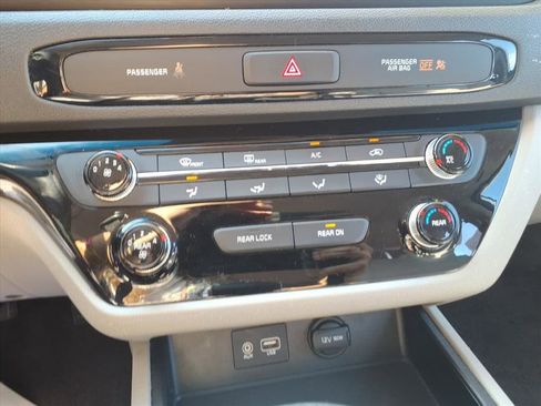 Used 2019 Kia Sedona L image 22