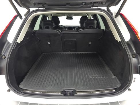 Used 2023 Volvo XC60 B5 Plus w/ Climate Package AWD/4WD image 9