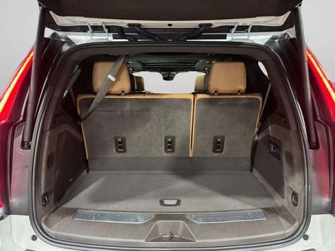 Used 2021 Cadillac Escalade Premium Luxury image 36