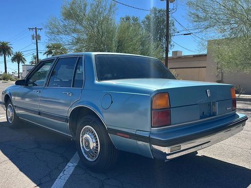 Used 1990 Oldsmobile 88 Royale Brougham image 7