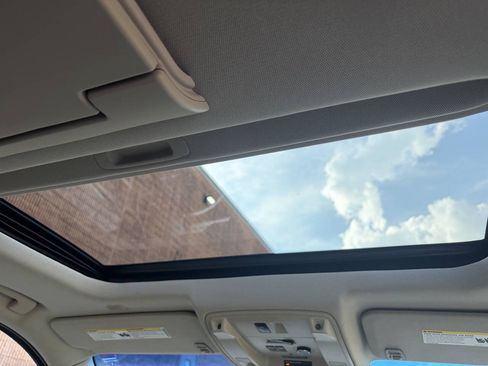 Used 2015 GMC Yukon Denali w/ Touring Package AWD/4WD image 25