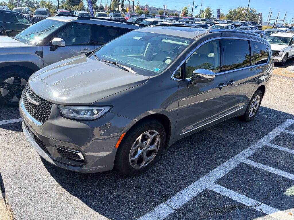 Used 2021 Chrysler Pacifica Limited AWD/4WD image 2