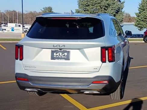 New 2026 Kia Sorento S image 2