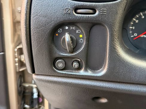 Used 2005 Chevrolet TrailBlazer LS w/ LS Preferred Equipment Group RWD image 12