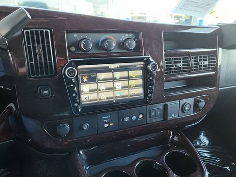 Used 2021 Chevrolet Express 3500 LS w/ Chrome Appearance Package RWD image 48