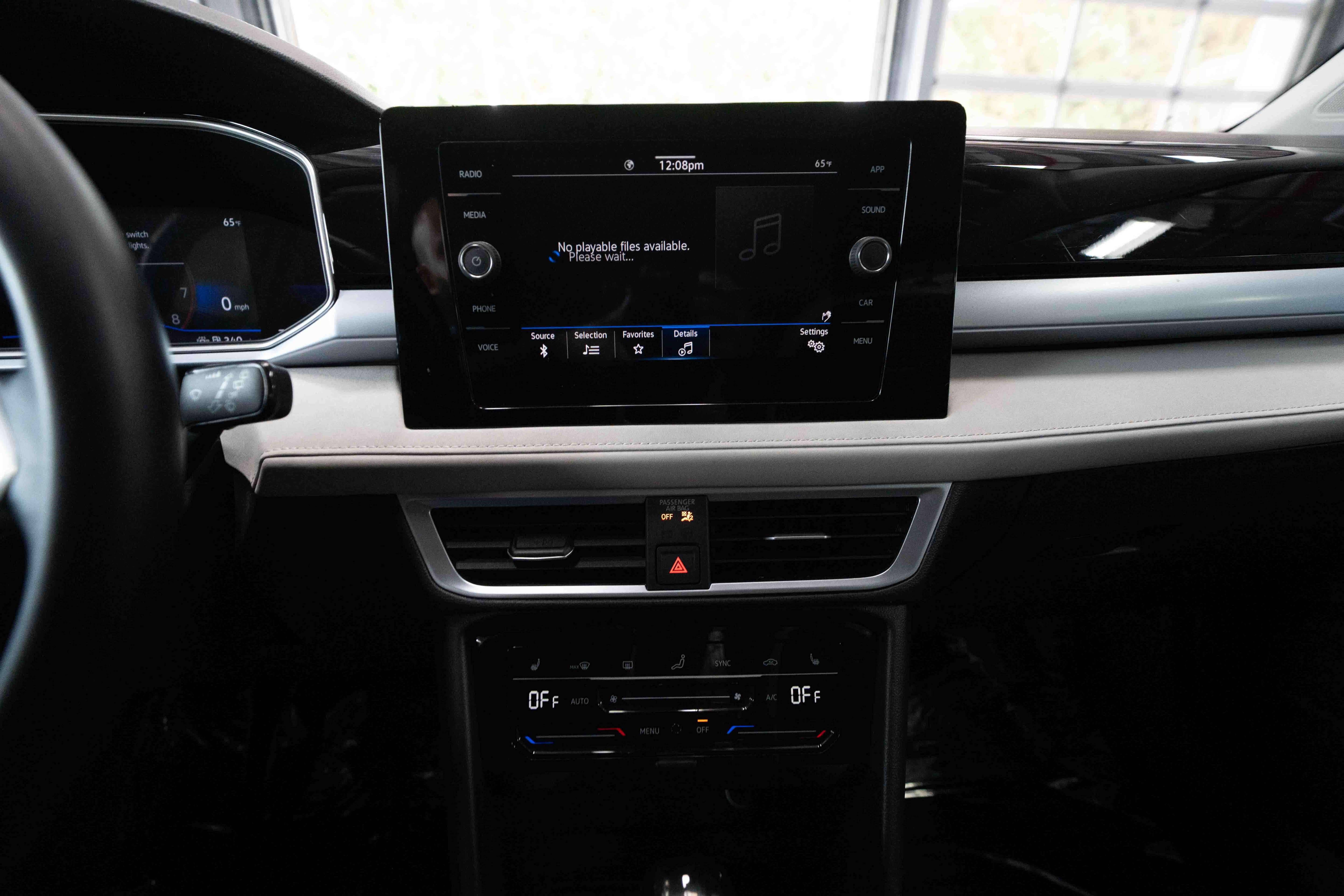 Used 2025 Volkswagen Taos SE FWD image 17