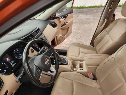 Used 2017 Nissan Rogue SL w/ SL Premium Package FWD image 6