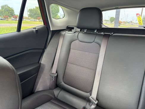 Used 2025 Chevrolet Trax LT w/ LT Convenience Package FWD image 38