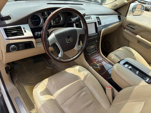 Used 2012 Cadillac Escalade Luxury RWD image 10
