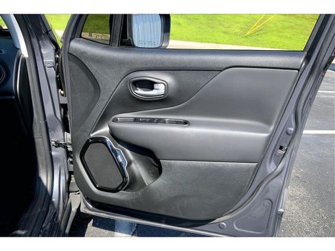 Used 2023 Jeep Renegade Altitude w/ Convenience Group I AWD/4WD image 22