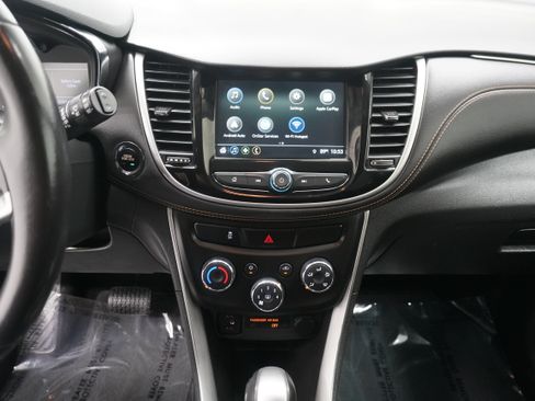 Used 2019 Chevrolet Trax LT w/ LT Convenience Package FWD image 19