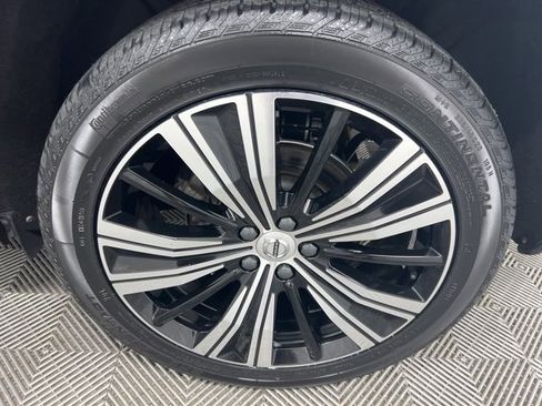 Used 2022 Volvo XC60 B5 Inscription w/ Climate Package image 11