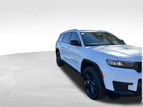 New 2025 Jeep Grand Cherokee L Altitude image 8