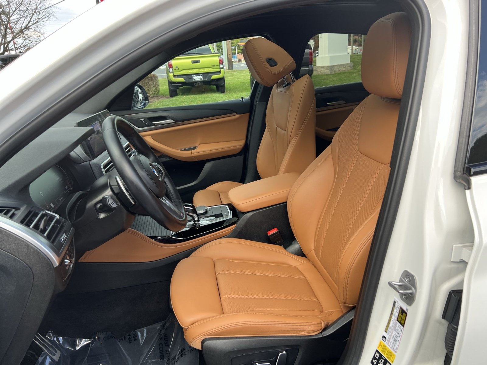 Used 2024 BMW X4 xDrive30i w/ M Sport Package AWD/4WD image 13