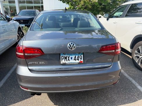 Used 2017 Volkswagen Jetta SEL FWD image 9