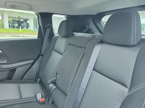 Used 2025 Mitsubishi Outlander ES FWD image 11